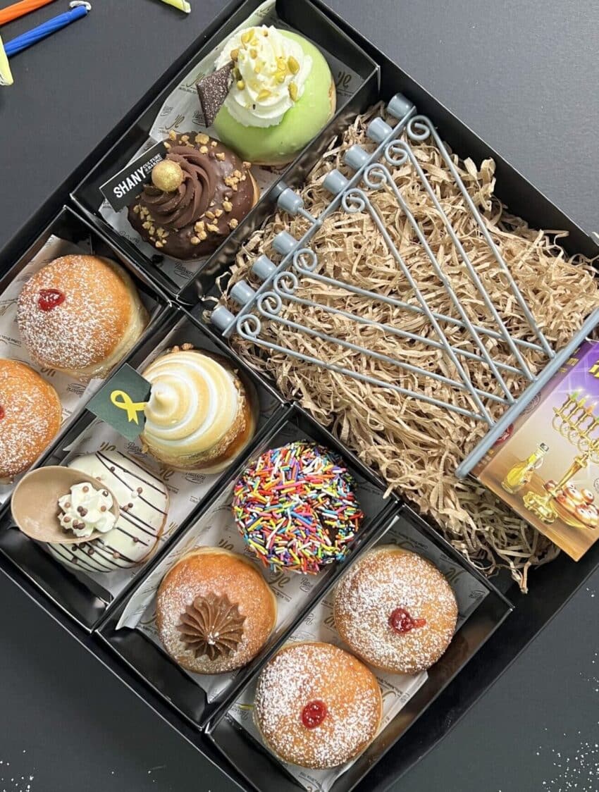 קונדיטוריית שני - חנות האונליין מארז לחג: הדרך המושלמת להזמין משלוח חגיגי תמונה 2