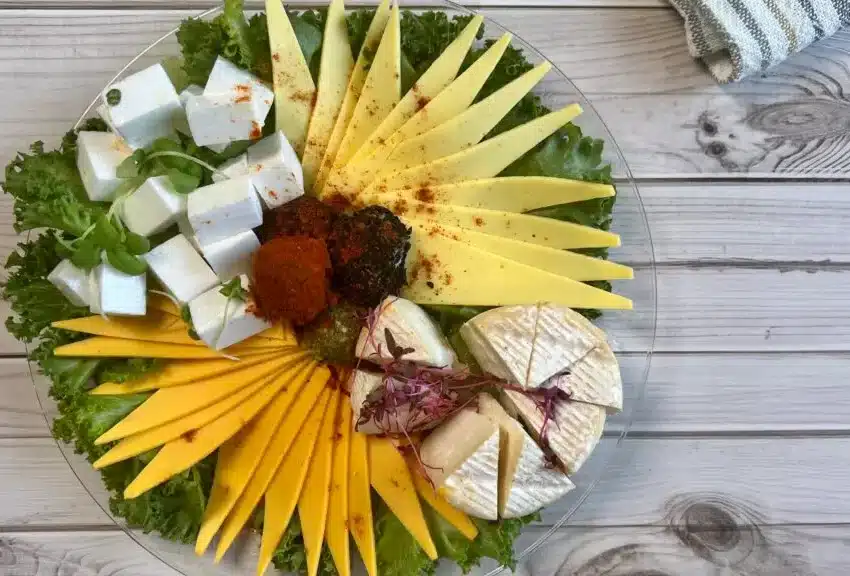 מגשי אירוח חלביים