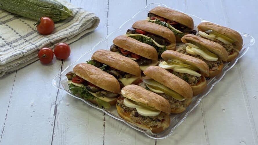 מגשי אירוח כריכים